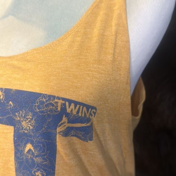 Shook Twins top M (6027) - Picture 3 of 6